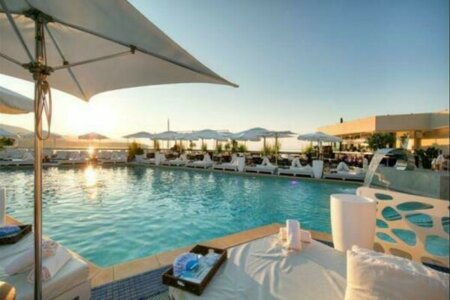 Renovated studio apartment - Fairmont Residence - furnished - patio view