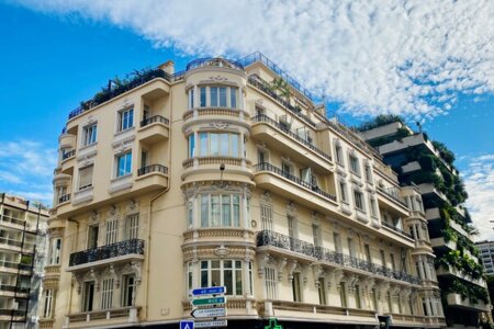 LARGE CELLAR FOR RENT - CARRE D'OR